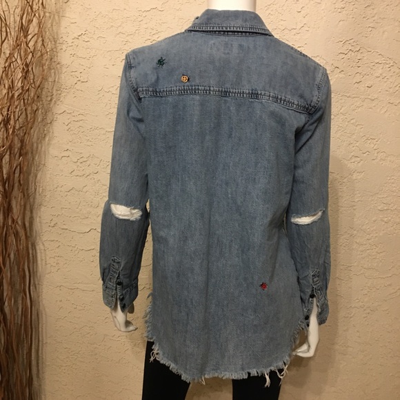 Lucky Brand 🐞 Denim Boyfriend Shirt w/Embroidery Sz S - Picture 8 of 16